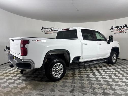 Summit White 2026 Chevrolet Silverado 2500 LT