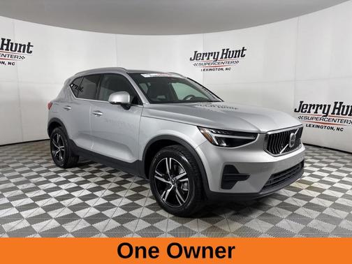 2025 Volvo XC40 B5 Core Bright Theme