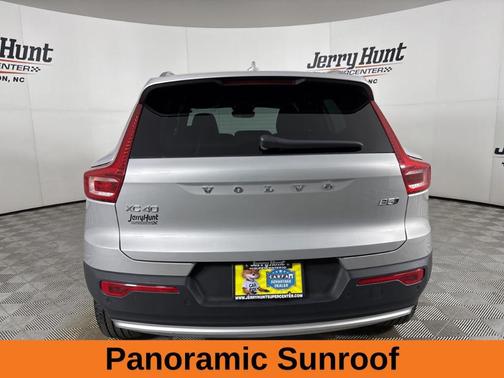 2025 Volvo XC40 B5 Core Bright Theme