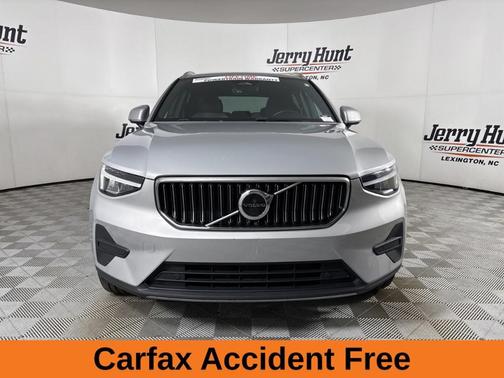 2025 Volvo XC40 B5 Core Bright Theme