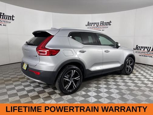 2025 Volvo XC40 B5 Core Bright Theme