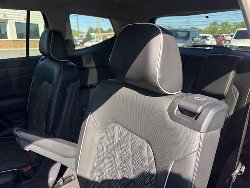 Aurora Red Metallic 2024 Volkswagen Atlas 2.0T SEL Premium R-Line