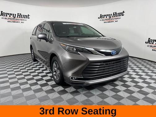 2024 Toyota Sienna XLE