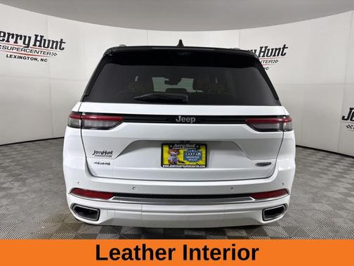 2022 Jeep Grand Cherokee Summit