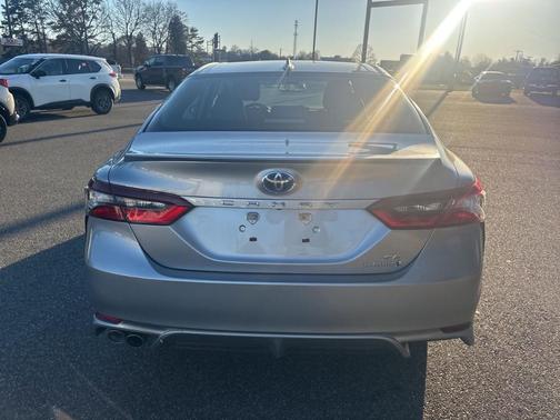 2024 Toyota Camry Hybrid SE