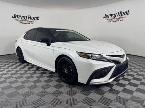 Wind Chill Pearl / Midnight Black Metallic 2023 Toyota Camry XSE