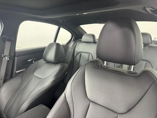 2024 BMW 330 i