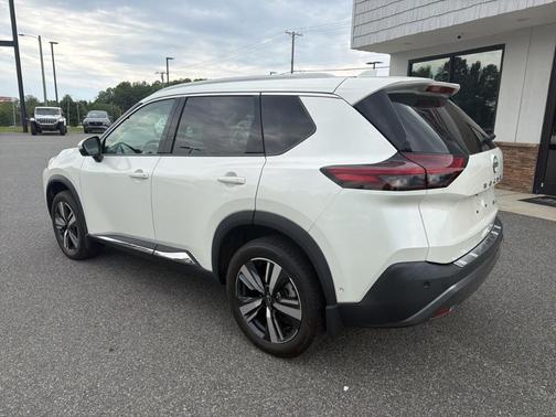White 2023 Nissan Rogue SL