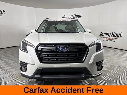 Crystal White Pearl 2023 Subaru Forester 2.5i Limited