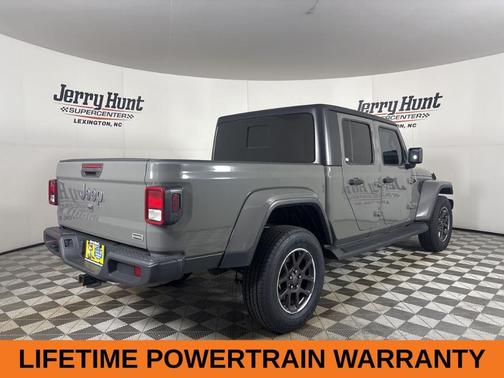 Sting Gray Clearcoat 2022 Jeep Gladiator Overland