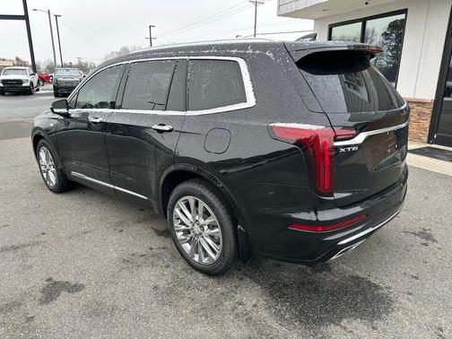 2022 Cadillac XT6 Premium Luxury FWD