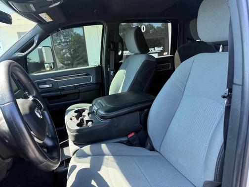 Bright White Clearcoat 2022 RAM 2500 Big Horn