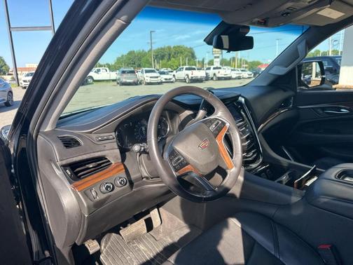 2020 Cadillac Escalade Luxury