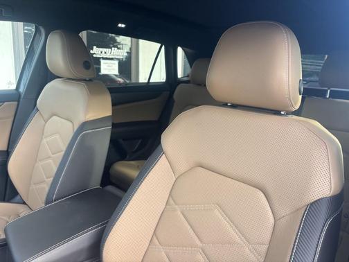 2025 Volkswagen Atlas Cross Sport 2.0T SE w/Technology