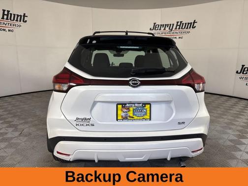 2022 Nissan Kicks SR