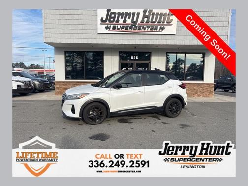 2022 Nissan Kicks SR