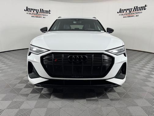 Glacier White Metallic 2022 Audi e-tron S Prestige