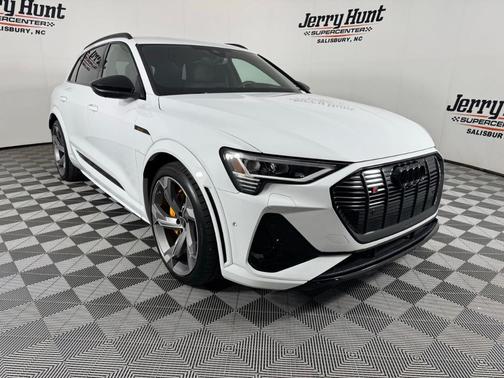 Glacier White Metallic 2022 Audi e-tron S Prestige