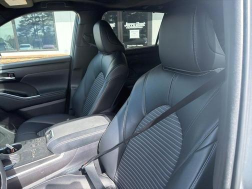 Silver 2023 Toyota Highlander XSE