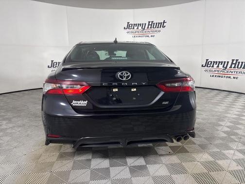 Midnight Black Metallic 2022 Toyota Camry SE