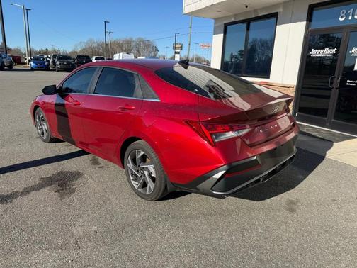 2025 Hyundai ELANTRA Limited