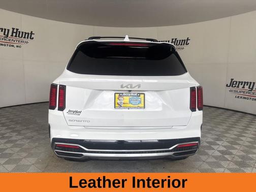 Glacial White Pearl 2023 Kia Sorento S