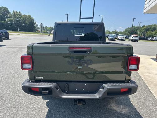 2022 Jeep Gladiator Sport