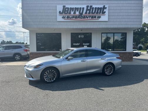 2024 Lexus ES 300h Ultra Luxury