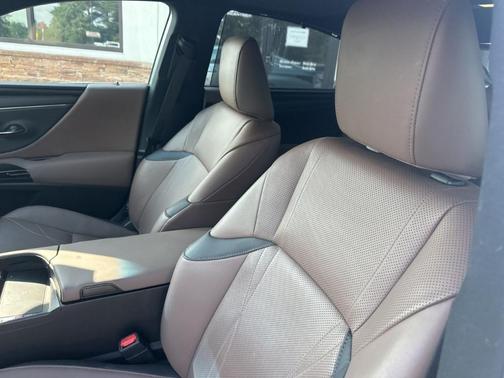 2024 Lexus ES 300h Ultra Luxury