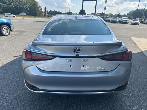 2024 Lexus ES 300h Ultra Luxury