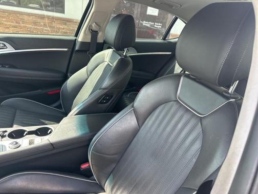 2021 Genesis G70 2.0T