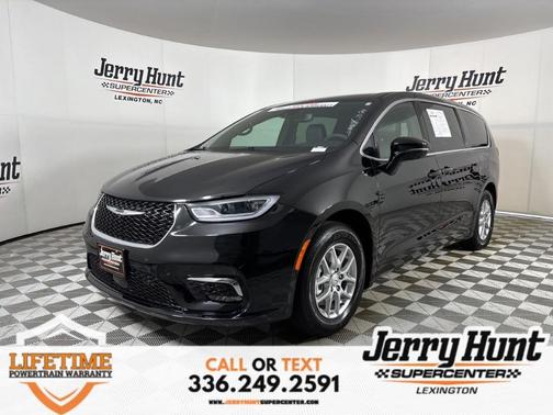 2025 Chrysler Pacifica Select