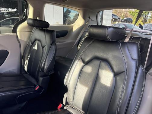 2023 Chrysler Pacifica Touring-L