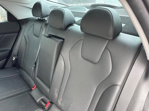 2022 Hyundai ELANTRA Limited