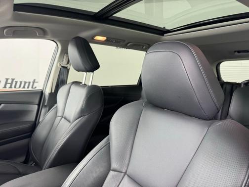 Crystal White Pearl 2023 Subaru Ascent Limited 7-Passenger