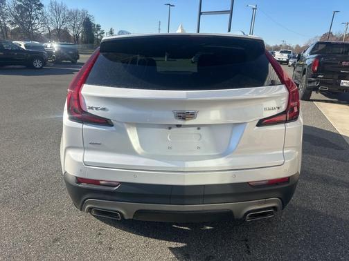 2022 Cadillac XT4 Premium Luxury