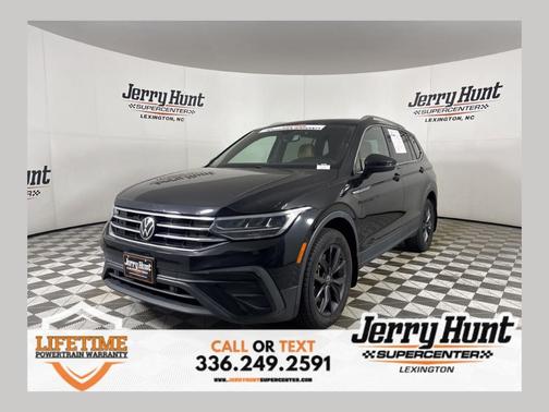 Deep Black Pearl Effect 2023 Volkswagen Tiguan 2.0T SE