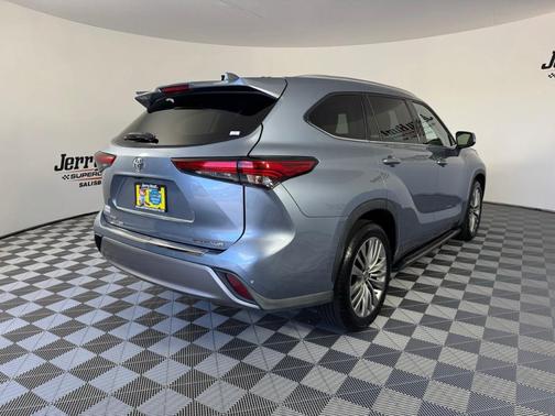 2022 Toyota Highlander Platinum