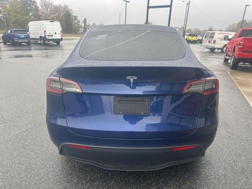 2024 Tesla Model Y Standard Range