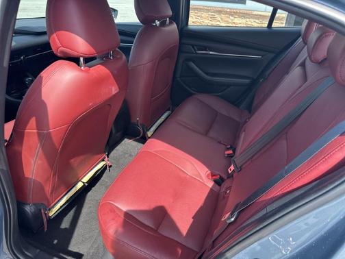 2024 Mazda Mazda3 2.5 S Carbon Edition