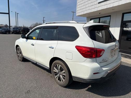 2019 Nissan Pathfinder SV