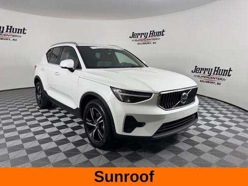 2025 Volvo XC40 B5 Core Bright Theme