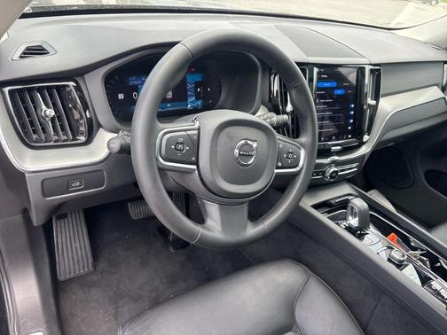 Onyx Black Metallic 2023 Volvo XC60 B5 Core