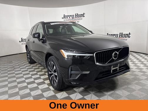 Onyx Black Metallic 2023 Volvo XC60 B5 Core