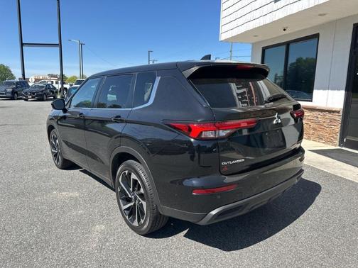 2022 Mitsubishi Outlander ES