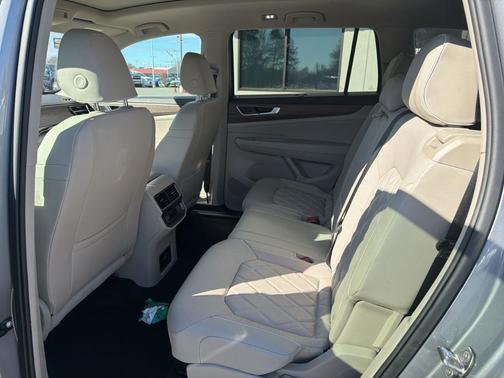 2024 Volkswagen Atlas 2.0T SEL Premium R-Line