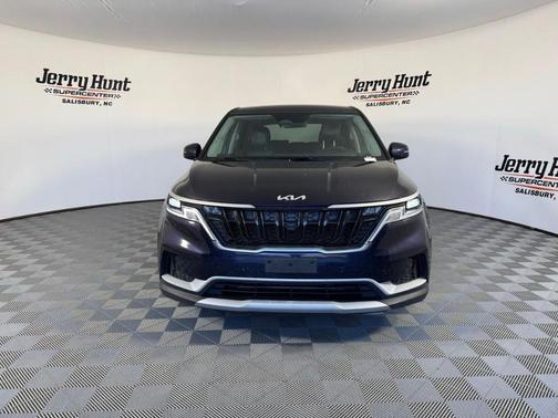 2023 Kia Carnival LX