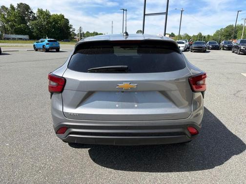 Sterling Gray Metallic 2024 Chevrolet Trax LS