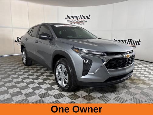 Sterling Gray Metallic 2024 Chevrolet Trax LS