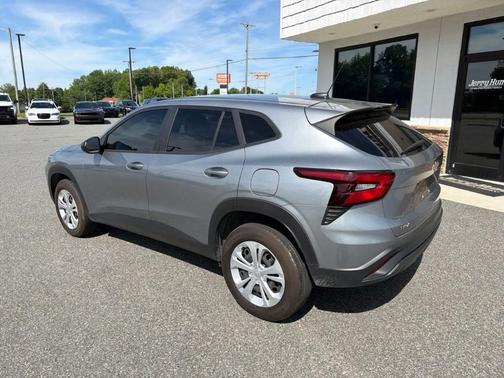 Sterling Gray Metallic 2024 Chevrolet Trax LS